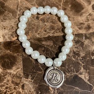 Stretch bead bracelet with R initial